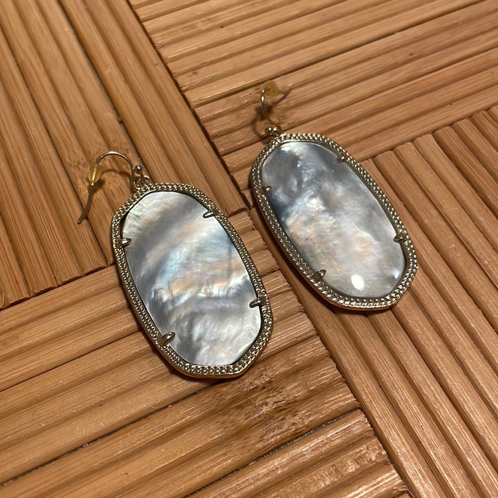 Kendra Scott Gold Danielle Earrings in Black Mother of Pearl